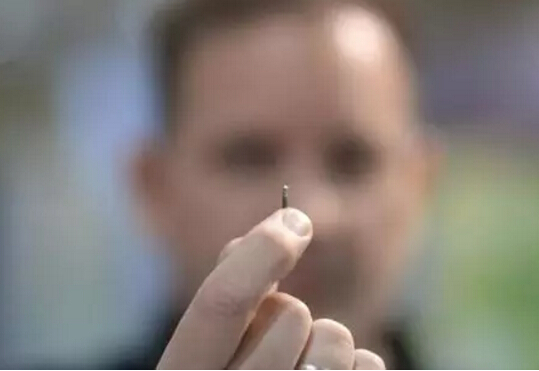 ӡ��˾�����M�ڏ�(qi��ng)�鷸�_��ֲ��RFID΢оƬ�Á�׷ۙ